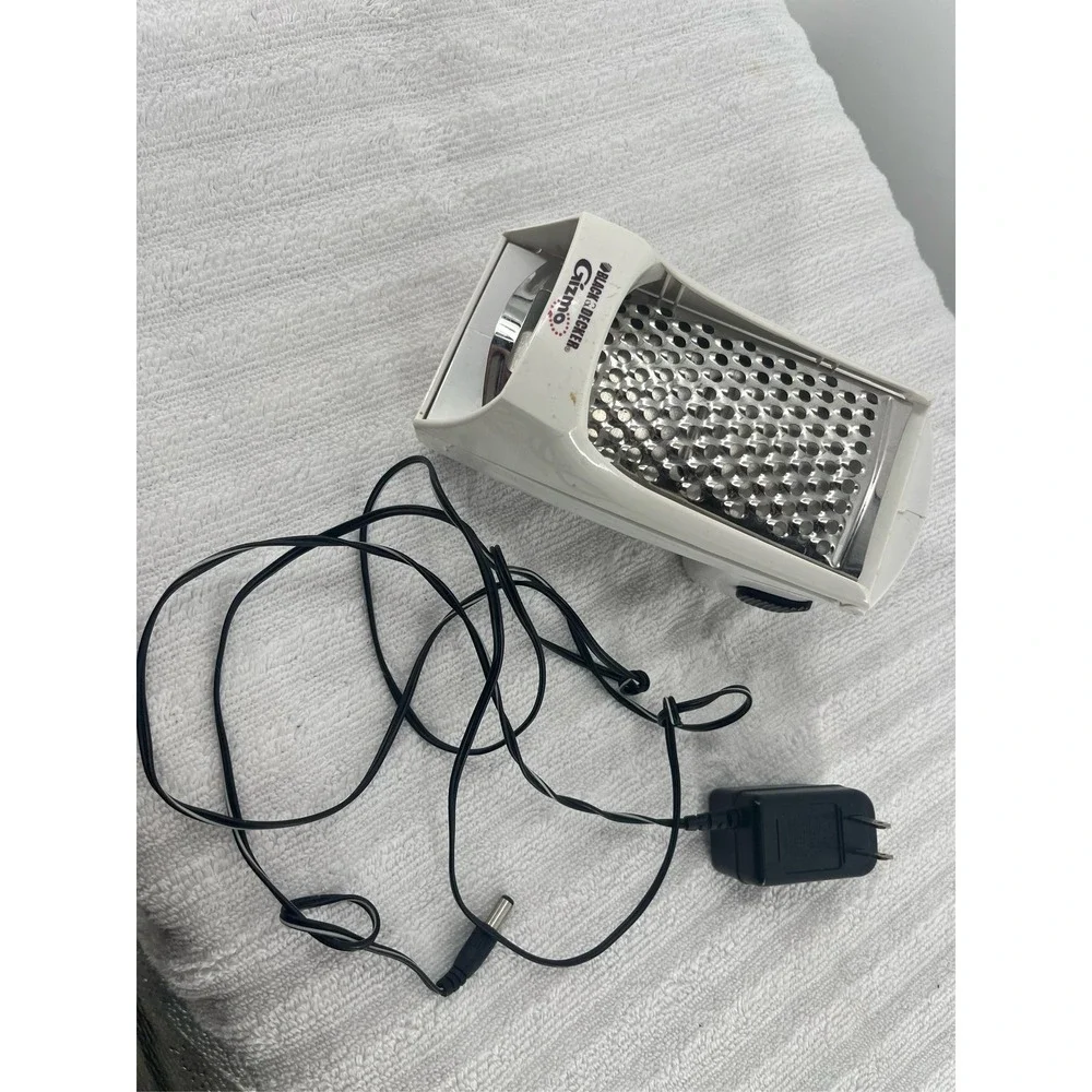 Black & Decker Gizmo Cordless Handheld Grater White GG200 with Charger